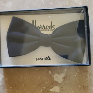 Satin Black pret-tied bowtie